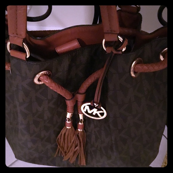 Leather Micheal Kors handbag - Picture 1 of 2